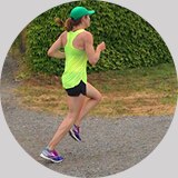 La rédactrice et éditrice de Brooks, Katherine Pletzke, en train de courir un 10 km à Seattle.