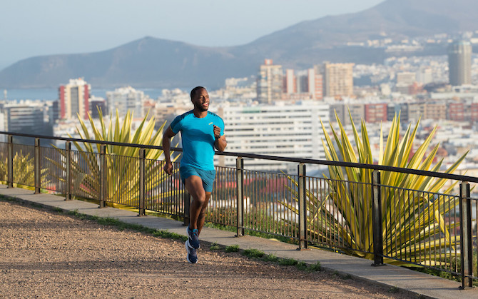 Runner che indossano attrezzatura Brooks