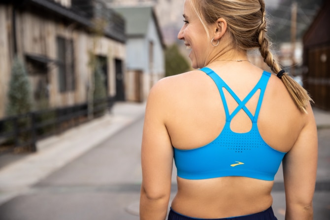 Back of Brooks Criss-cross run bra