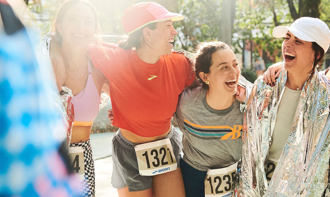 Gruppo di runner sorridenti